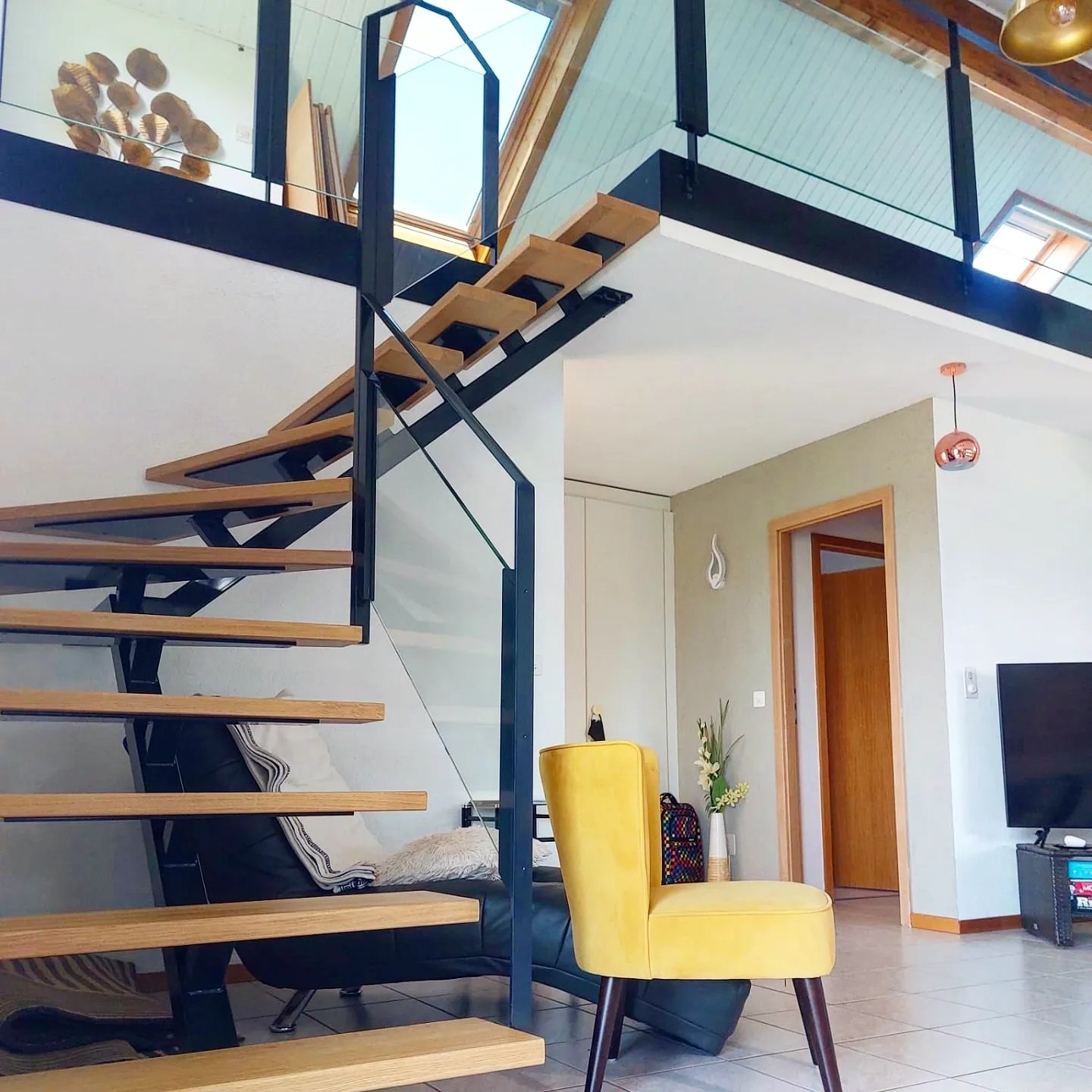 Escalier bois métal avec balustrade verre métal 